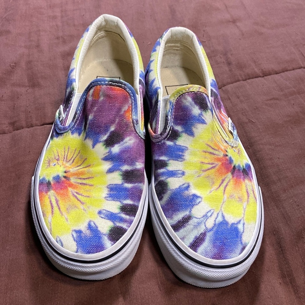Men’s Slip on Sneaker by Vans Brand. EUC!